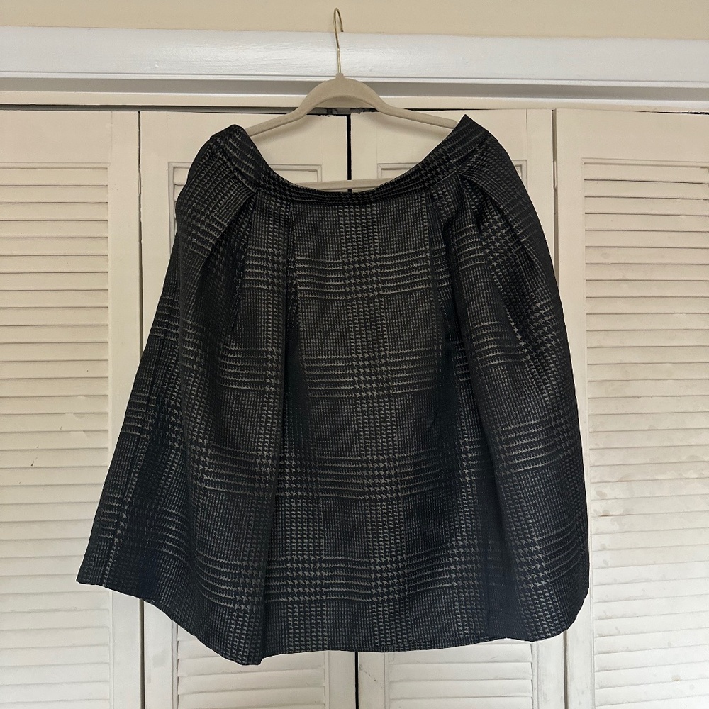 Black and Gold Ann Taylor Skit